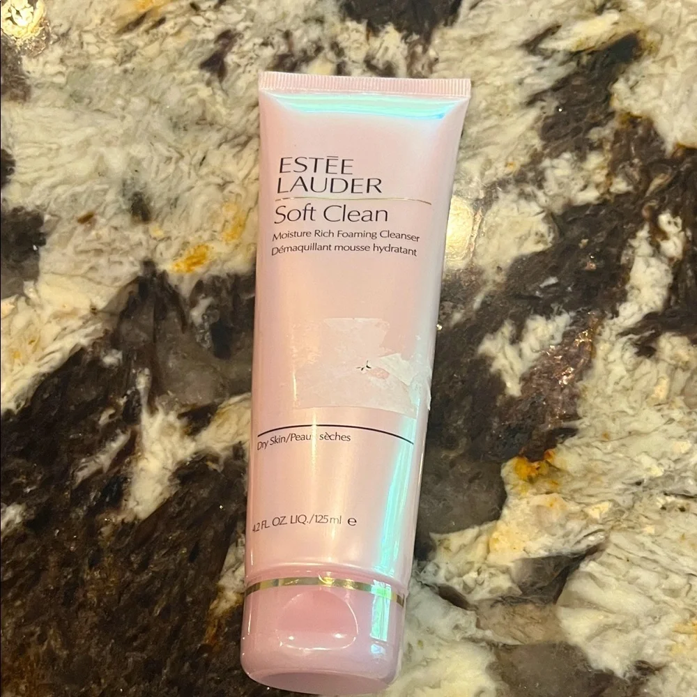 Estee Lauder Soft Clean Foaming Cleanser - Light Pink